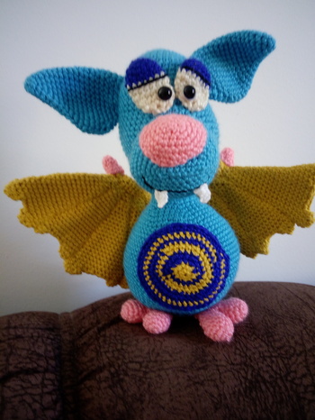 Bin schockverliebt in meine fliegende Maus.
Da hat sich die Diana Barthelmes was drolliges ausgedacht.