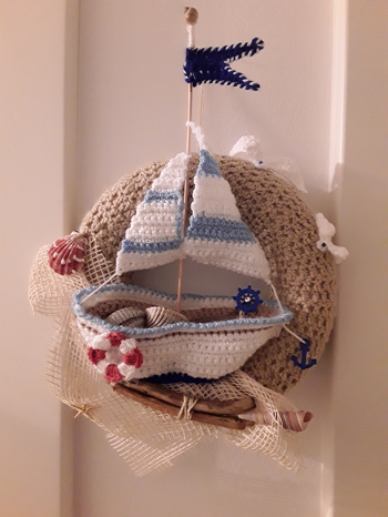 Der Türkranz ist eine prima Anleitung und sieht hübsch aus, danke für das Teilen der schönen Idee.