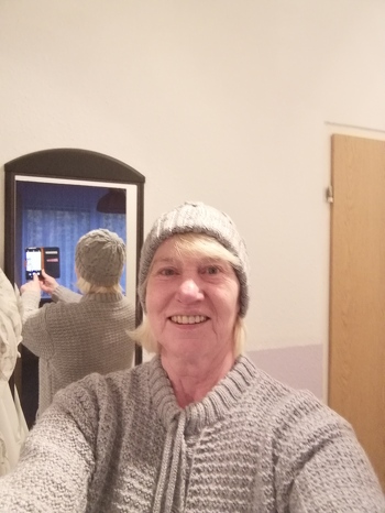 Zum Strickmantel habe ich noch eine passende Fischermuetze gestrickt