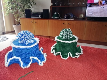 Hier sind Toilettenpapierhuettchen