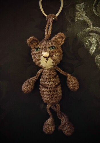 Gewünscht wurde ein Taschenbaumler vom geliebten Stubentiger als Vorbild.