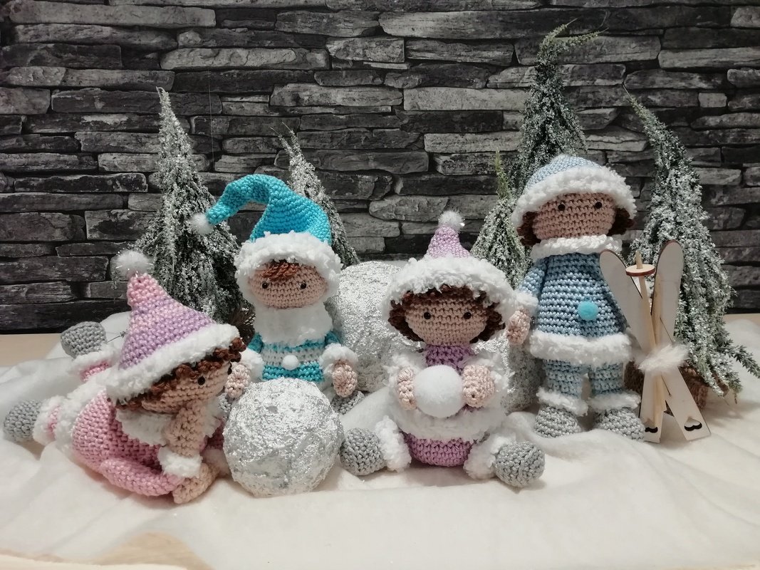 4 Winterkinder im Schnee + Anleitung für DIY Deko Schneekugeln