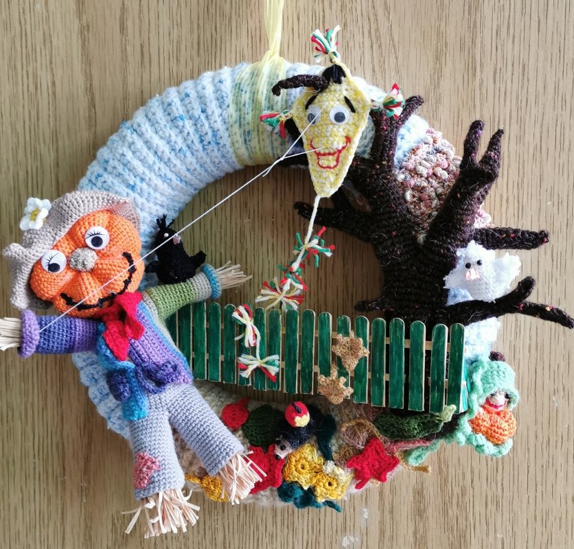 Herbstkranz mit Vogelscheuche, Häkelanleitung