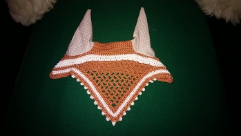 Ein Fliegenmützchen für unsere Ponys. Häkel ich immer ohne Anleitung.