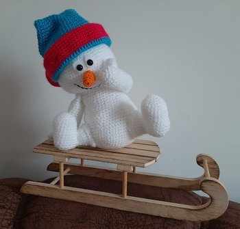 Ein süßer kleiner  Schneemann,  Bruno  erdacht von  Rimajas