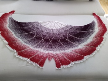 Es hat sehr viel Spaß gemacht diese Anleitung umzusetzen.Das Tuch ist etwas ganz besonderes genau wie die Anleitung.😍😍😍😍