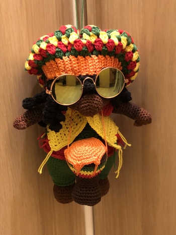 Der Rastaman mit Spiegelbrille