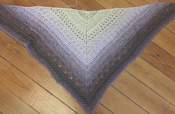 Tolle Anleitung, tolle Häkelschrift, wunderschönes Tuch. Vielen Dank dafür