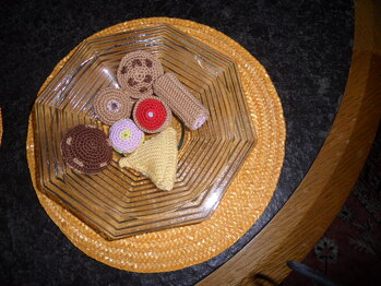 Kekse die man nicht essen kann , aber viel Spass machten beim häkeln.