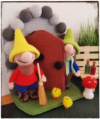 Wollte euch meine Wichteltür zeigen.
Wunderschöne Anleitung von rimajas ❤
Vielen Dank dafür, hat Riesenspaß gemacht 😊
Arbeit und Foto von mir.