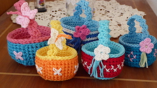 Süchtig machende Mini-Körbchen nach Anleitung von Elke Eder