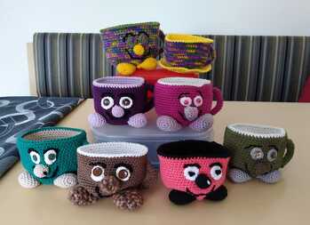 Jetzt mag ich dann erst mal nicht mehr😛 Tassen☕ häkeln. Muss mir was anderes suchen🤔
Lasst euch überraschen, ich habe schon so eine Idee🤫