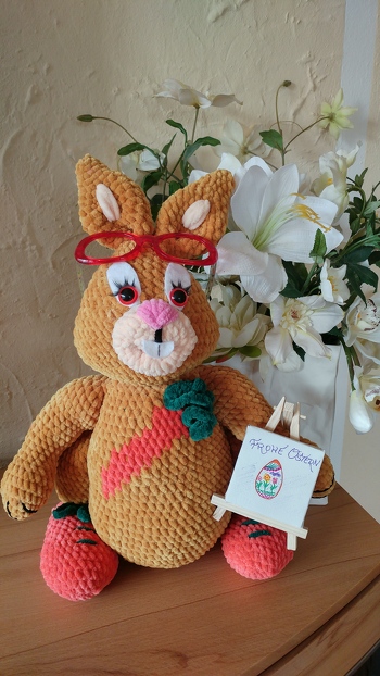 Nicht nur zum kuscheln, auch sls Deko zu Ostern ein Blickfang. Den Hasi hab ich mir mal selber ausgedacht.