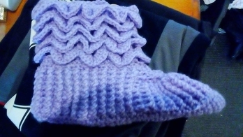 Crocodile Booties,
Used Stylcraft Special Dk and 3.75 size hook,with wooden buttons.