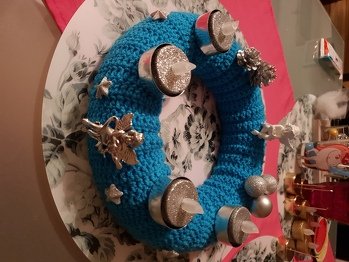 Einen Adventskranz den man jedes Jahr wieder verwenden kann.