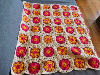 Granny Babydecke
Rot-Orange-Beige
Muster: African-Flower
Carolines Welt