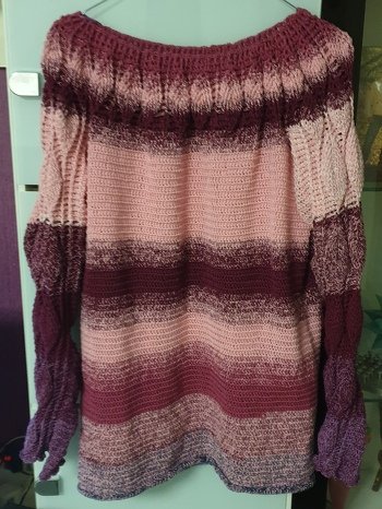 Ein Pulli mit Blattmuster ....der rest sind normale Stäbchen...