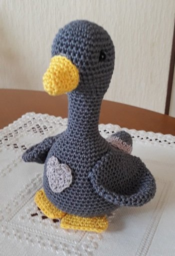 Neues Mitglied vom Geflügelhof.
Gearbeitet nach der liebevoll ausgestalteten Anleitung  Gans 