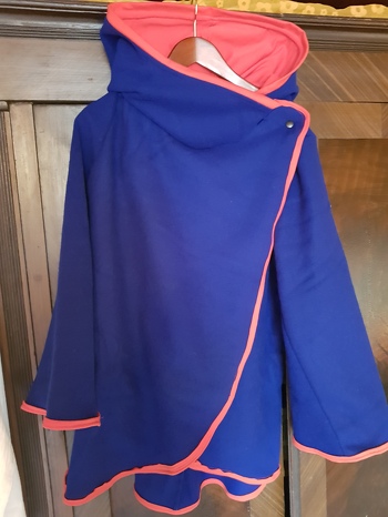 War für mich als Nähanfänger schon eine Herausforderung, super für kühle Tage, habe Filzstoff verarbeitet.