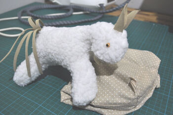 dieses Eselchen wird ein Geschenk zur Geburt dess Enkelchens einer Freundin