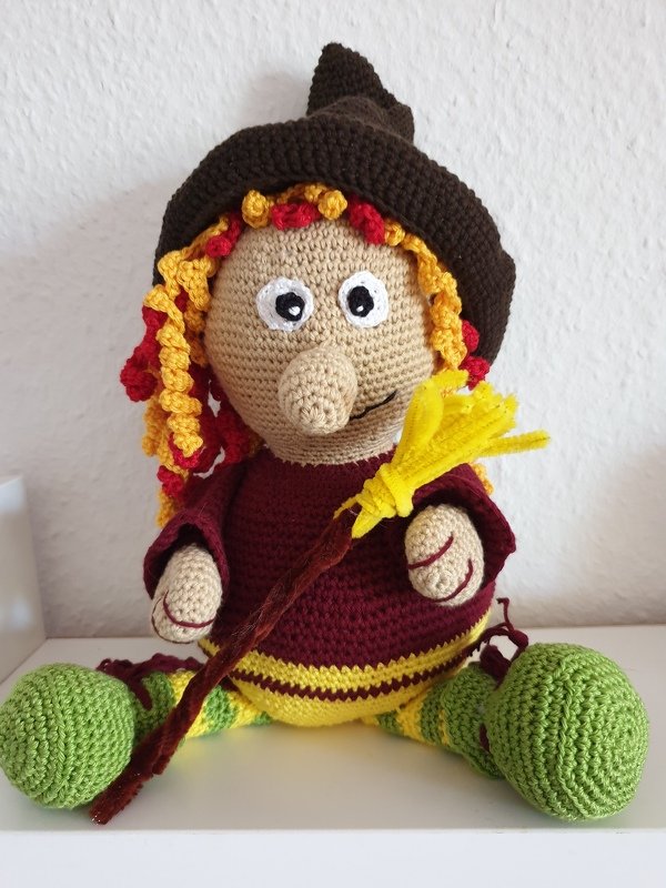 Hexe mit Geisterbande -  Häkelanleitung von Diana´s kleiner Häkelshop