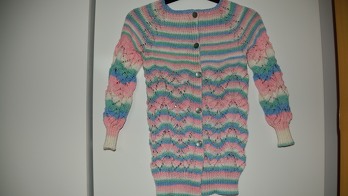 Diese Strickjacke ist ein Geburtstagsgeschenk für meine Enkelin.
