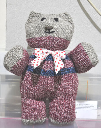 nach Teddy schaut es ned so richtig aus, aber ein Knubbele isses allemal und ein Kind wird es lieben