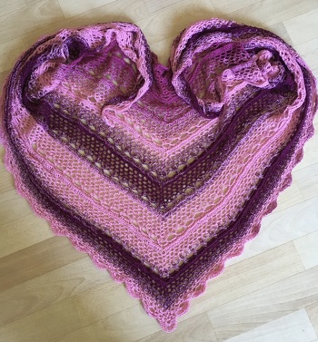 Großartiges Tuch, tolle sehr verständliche Anleitung. Lässt sich zügig fertig stellen. Immer wieder gerne, danke für die tolle Anleitung