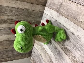 Ein braver Dino T-Rex
100% Agrylwolle , mit Füllwatte gefüllt und Sicherheitsaugen