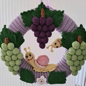 Häkelanleitung Türkranz Sommerzeit Weinbergschnecke von RoSe-Designs                                             super schöne Häkelanleitung  ,toll zum nacharbeiten ,einfach Klasse ,der Hingucker 😀