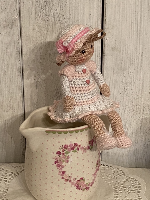 Rasselbande Kinder im Frühling mit DIY-Schaukel, Sonnenschirm,Gießkanne und Blumentopf