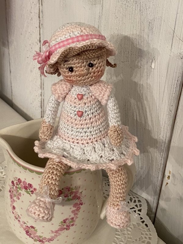 Rasselbande Kinder im Frühling mit DIY-Schaukel, Sonnenschirm,Gießkanne und Blumentopf