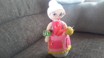 Gehäkelt nach einer englischen Anleitung. Fürs erste Mal ganz gut geworden.