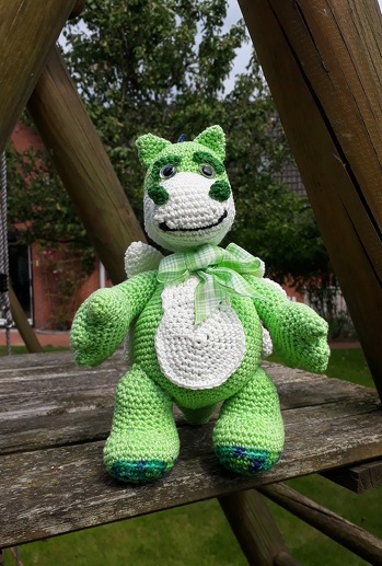 Mein Dino von vorn.
Gearbeitet nach der Anleitung von Korneeva Asya, ins Deutsche übersetzt von Tanja Enzinger