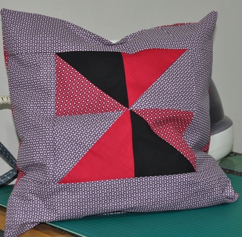 für ein passendes Kissen reichten dann die reste vom Quilt auch noch