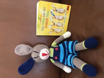 Passend zum Lieblingsbuch meiner Tochter vor vielen Jahren bekommt jetzt mein Enkel diesen schönen Hasen....vielen Dank für die tolle Anleitung