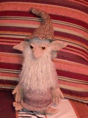 Mir hat es sehr viel Spass bereitet und ich konnte gar nicht davon loskommen, bevor der Waldmann nicht fertig war und die Anleitung war für mich gut zu verstehen und jetzt suche ich noch nach einer Waldfrau (Anleitung ) dass der Waldmann nicht alleine bleibt und es wäre schön wenn ich da was finden könnte. Hier mein Waldmann. Liebe Grüße karo