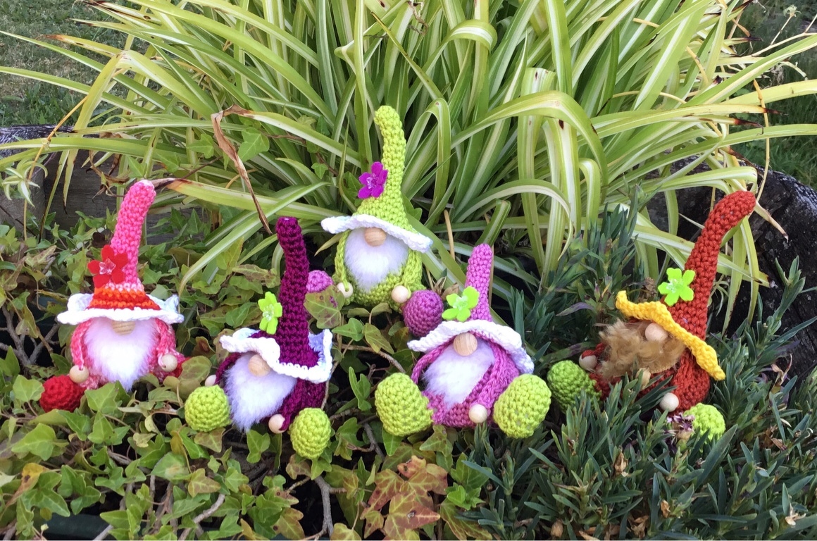 kleine Wichtel zum Hängen oder Stellen Wichtel Frühling Restwolle Ostern
