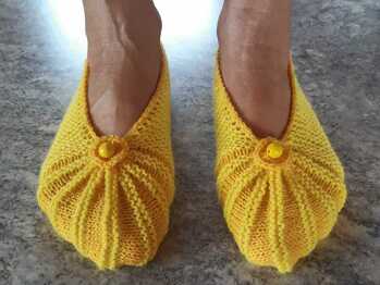 Meine ersten selbstgestrickten Hausschuhe ;)