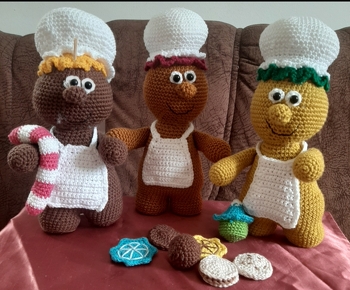 Die  kleinen  Weihnachtsbäckerinnen haben  richtig Spaß gemacht.  Nun können sie  fleißig  backen.