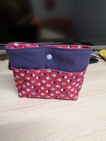 Kleiner Taschenorganizer.
Anleitung von Naehwittchen.
Gute Anleitung.
Auch für Anfänger.
Nächstes Mal, würde ich das Innenfutter, etwas kleiner machen.
Gerne wieder