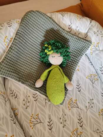 Hier mein 2. Amigurumi-Schlafbaby. Statt nur mit Mütze auch hier wieder Haare gehäkelt.