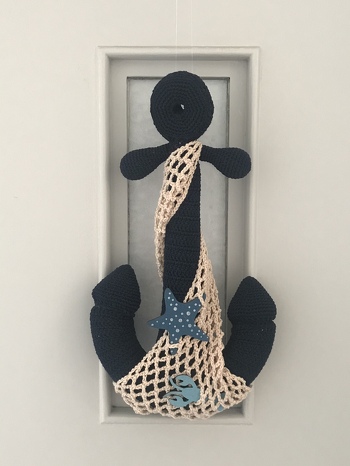 Die Anleitung war super. Ich bin mit dem Ergebnis sehr zufrieden und habe den Anker jetzt als Deko an meiner Wohnungstür hängen.