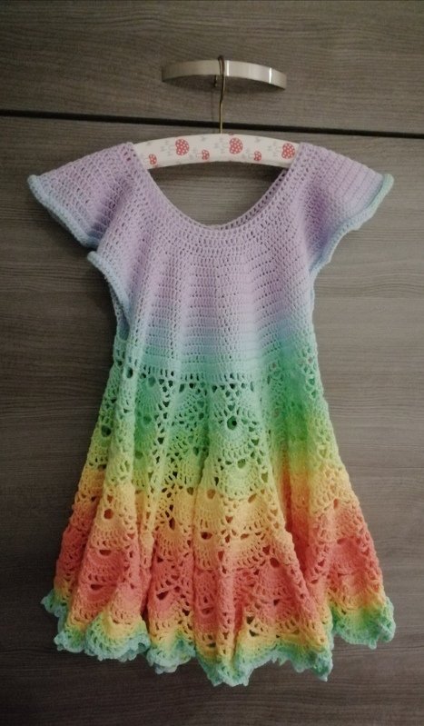 Kleid im Fächermuster Gr. 98/104 - leicht in andere Größen abwandelbar (mit Erklärung)