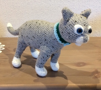 Die Katze ist gut gelungen, obwohl es nicht immer ganz einfach war. Und das Anmalen habe ich mir erspart.