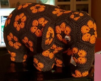 für einen Elefantenliebhaber gehäkelt