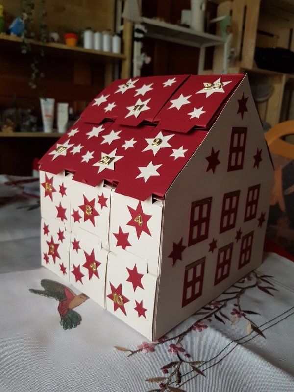 Adventskalender – Häuschen  – Bastelanleitung und Vorlagen