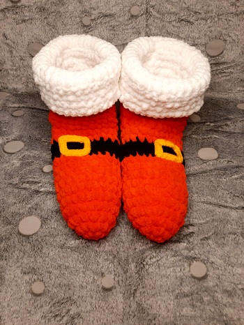 Diese süßen Weihnachtspuschen ist nach einer freien Anleitung von 