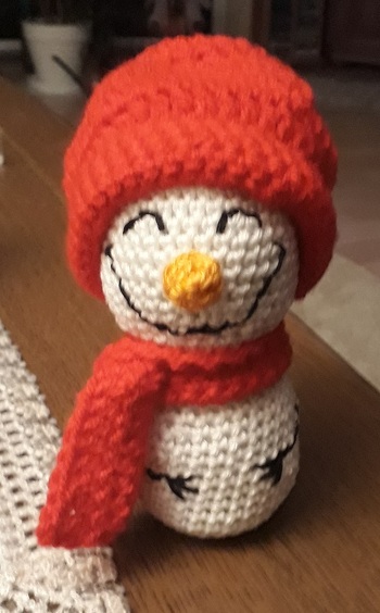 Grinseschneemann  gearbeitet nach der Anleitung von LaCritza