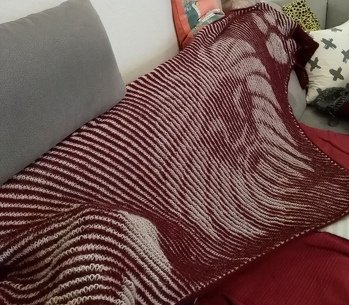 Es hat mir sehr viel Spaß gemacht dieses Tuch zu stricken. Illusions stricken macht einen süchtig man kann nicht aufhören, ehe man das fertige Ergebnis sieht